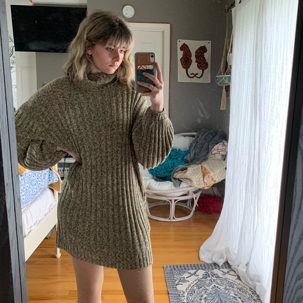 LAST CHANCE // UO turtle neck sweater dress